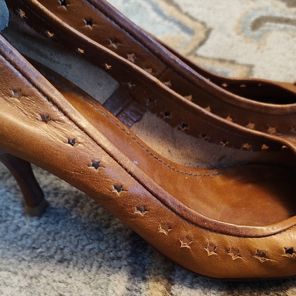 Pedro Garcia Brown Pointed Toe Star-Cut Heels with Decorative Accent - Picture 8 of 10